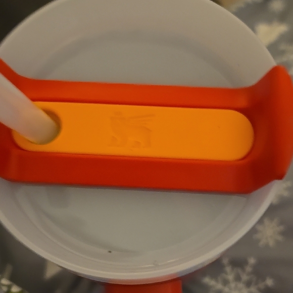 Stanley Vibrant Red Quencher Tumbler - Picture 5 of 6